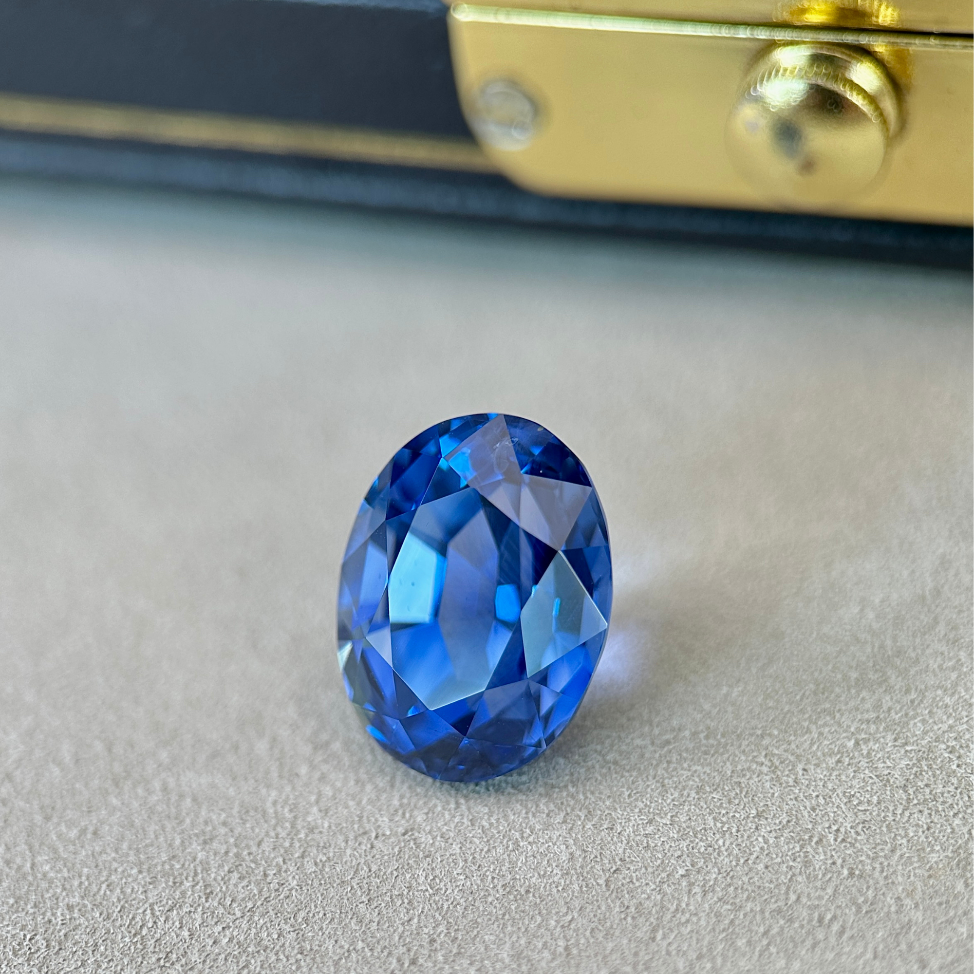 Cornflower Oval Shape Lab-Grown Sapphire